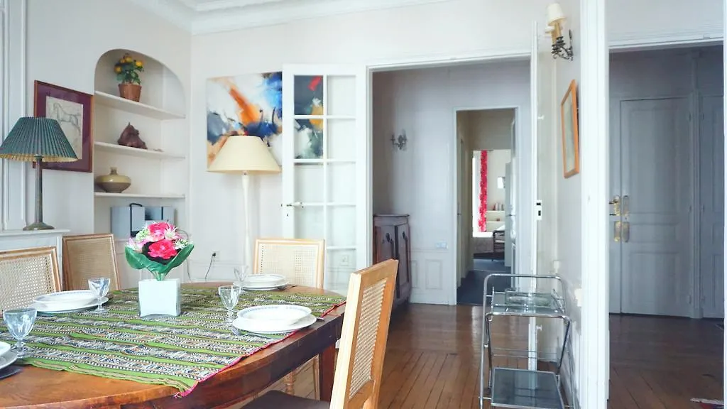Apartment Ferienwohnung Square Desaix - Paris 15E